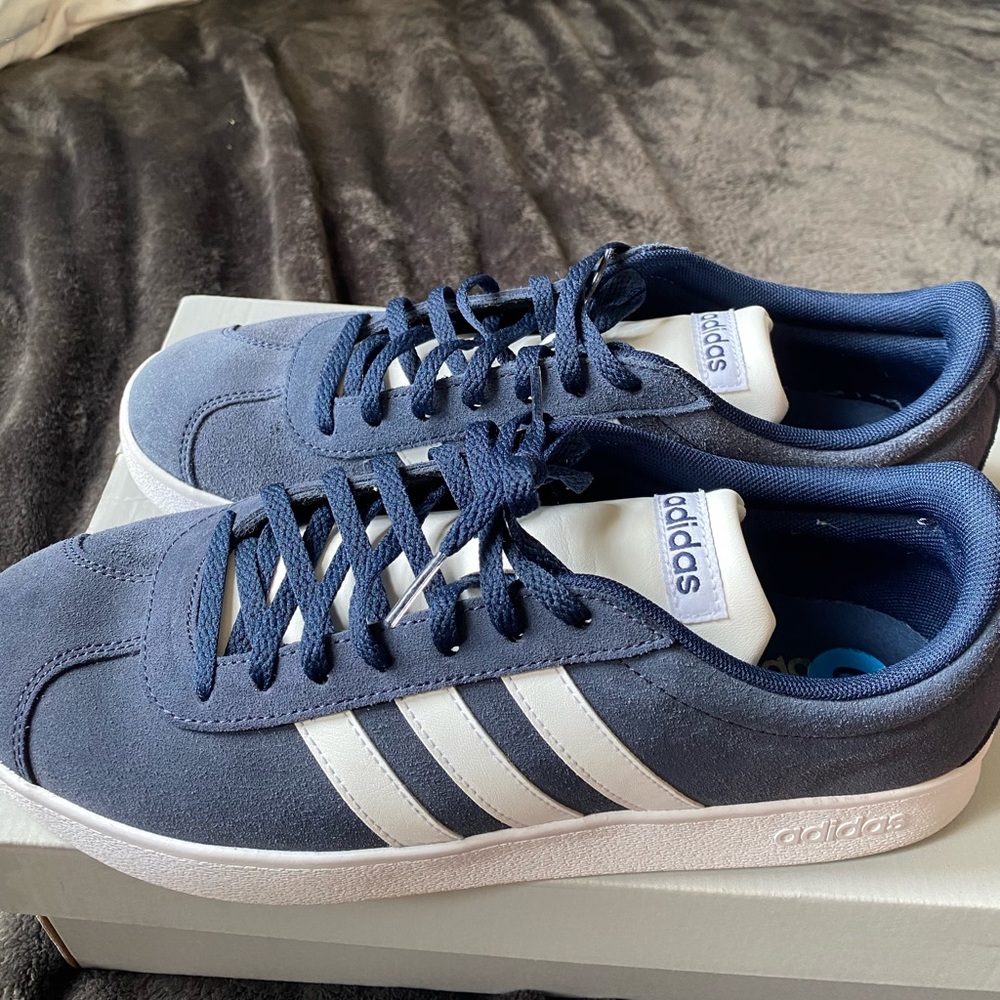 Adidas Sneakers